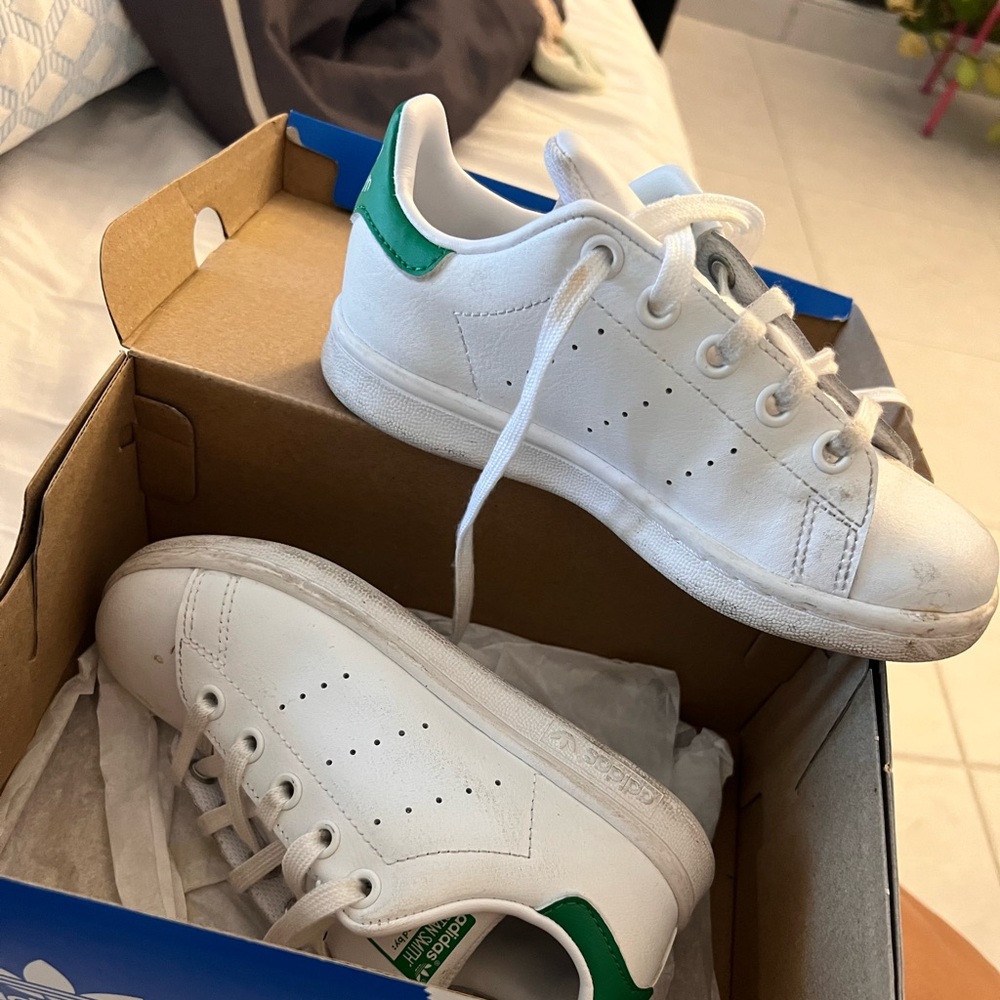 Stan smith barely work kids sneakers
